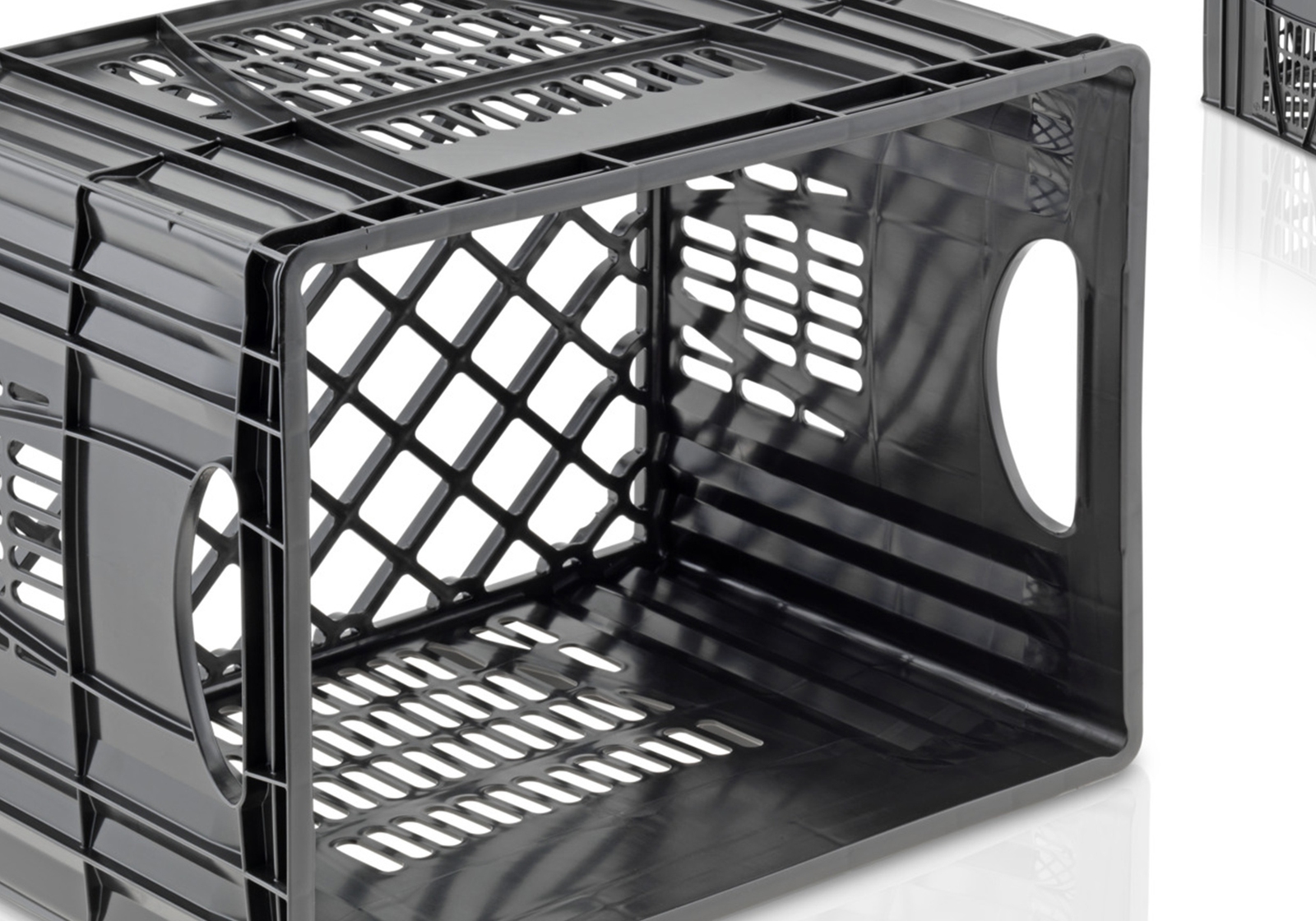 Efficient milk crate production with KraussMaffei injection moulding technology for the plastic packaging industry